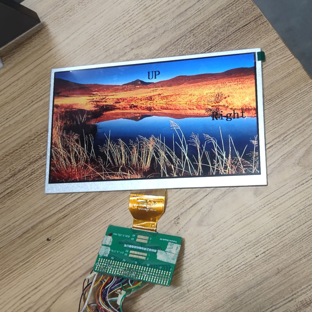 10.1" TFT display